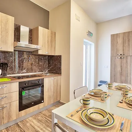 Kc12 - Modern Penthouse With Large Terrace - Central Appartamento